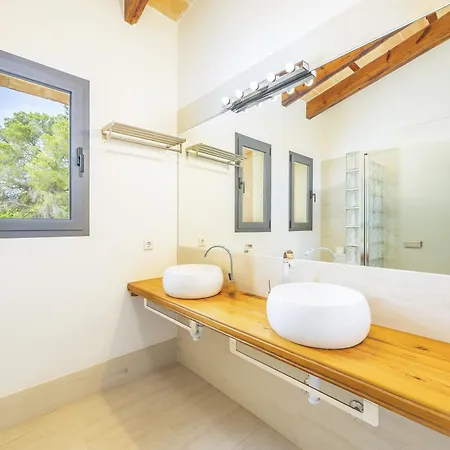 Pins Villa *